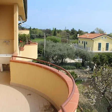 Trilo Biondi Apartamento Numana