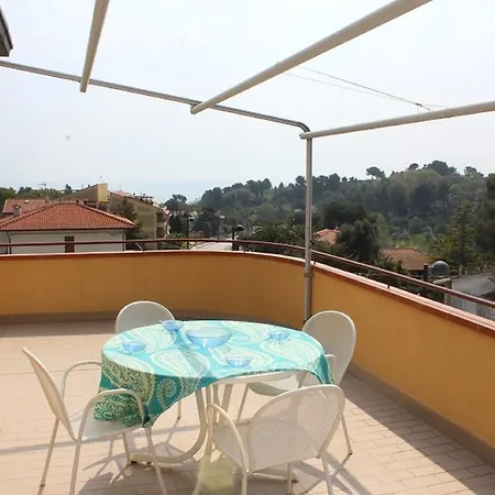 Trilo Biondi Apartment Numana